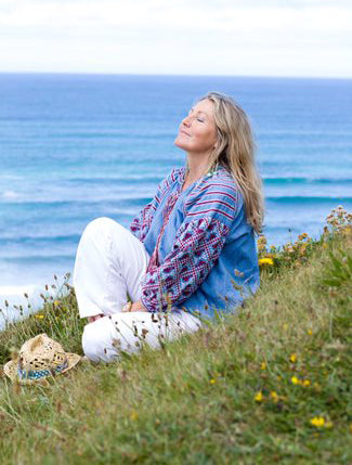 Annie b.  spiritual artist calling in the angels and spirit guides by the ocean